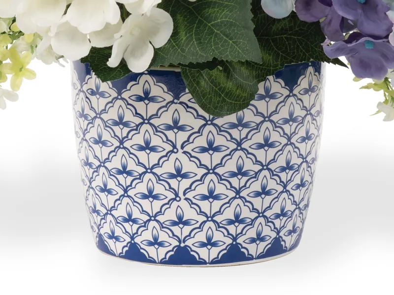 Delft blue and white patterned ceramic pot